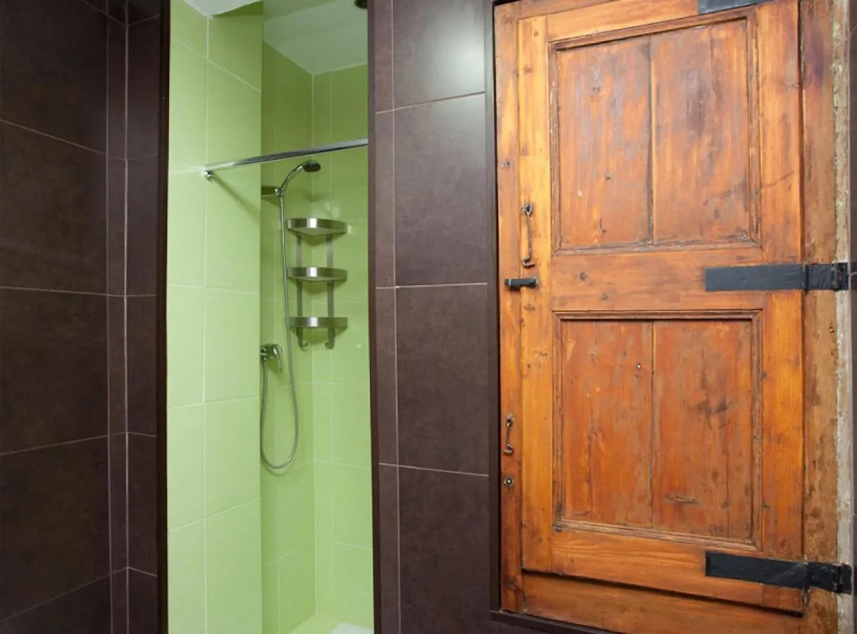 Borrell - Near Ramblas Barcelona Apartment